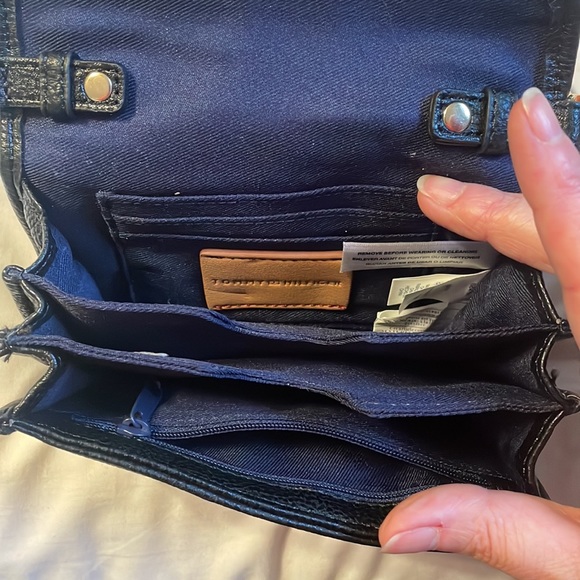 Tommy Hilfiger cross body wallet purse - Picture 5 of 5